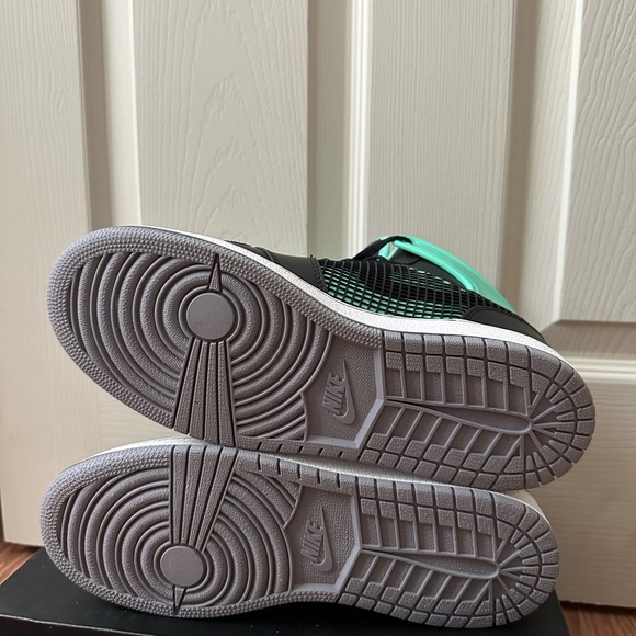 Air Jordan 1 Retro 89 “Green Glow” Sneakers - Picture 6 of 7